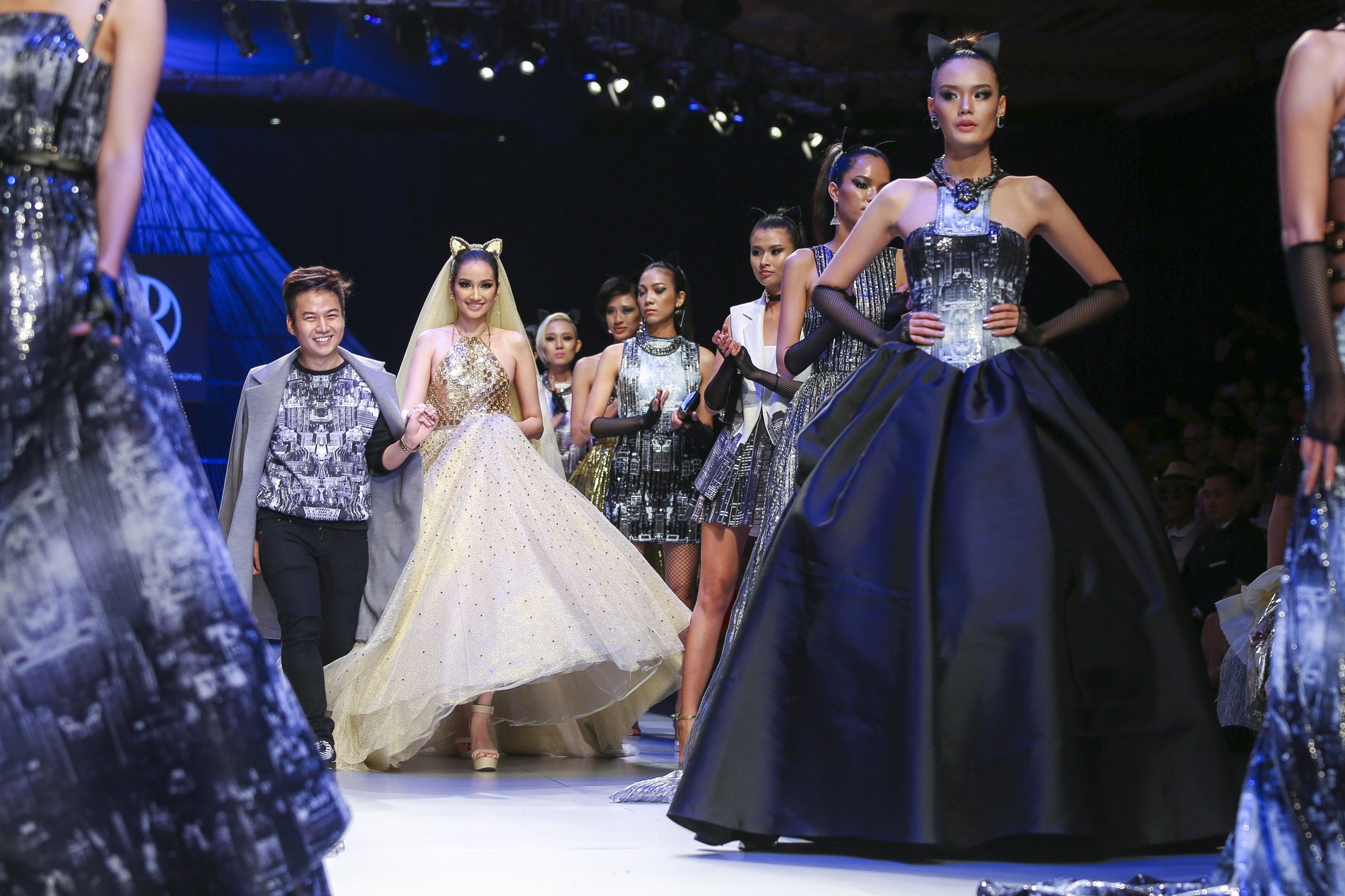 Dàn mẫu Việt tỏa sáng tại tuần lễ thời trang Việt Nam quốc tế - 23 Thùy Dương