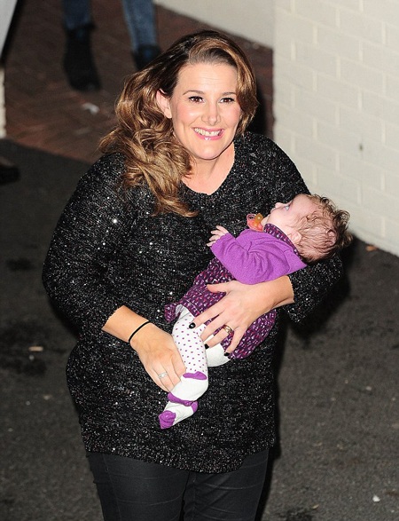 Ngôi sao của X Factor Anh quốc bế con đi hát - 1 Sam Bailey