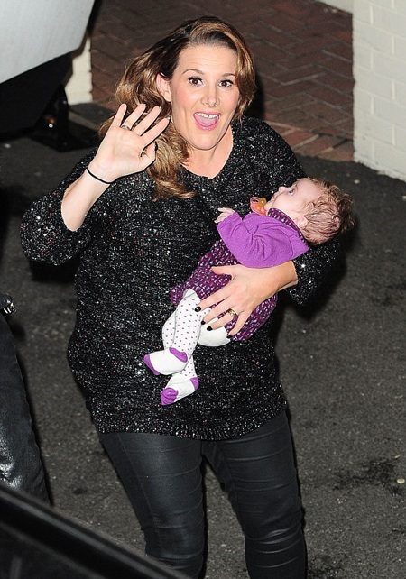 Ngôi sao của X Factor Anh quốc bế con đi hát - 2 Sam Bailey