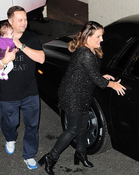 Ngôi sao của X Factor Anh quốc bế con đi hát - 3 Sam Bailey