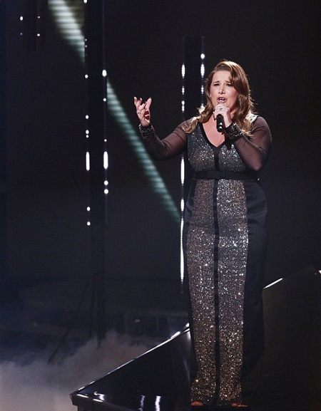 Ngôi sao của X Factor Anh quốc bế con đi hát - 5 Sam Bailey