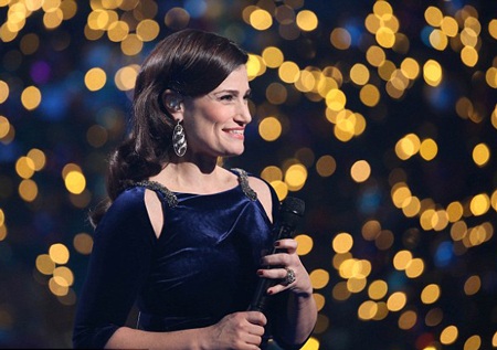 Ngôi sao của X Factor Anh quốc bế con đi hát - 9 Sam Bailey