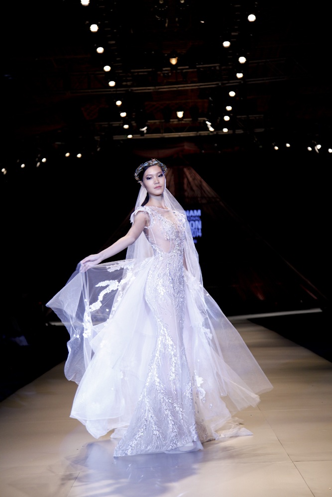 Dàn mẫu Việt tỏa sáng tại tuần lễ thời trang Việt Nam quốc tế - 6 Hoa hậu Thùy Dung là nàng thơ của Hoàng Hải