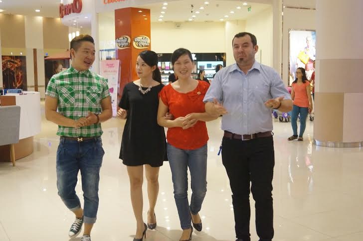 Chàng trai Ba Lan giúp phụ nữ Việt làm đẹp - 1 Chàng trai Ba Lan giúp phụ nữ Việt làm đẹp