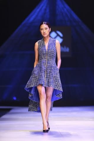 Tuần lễ thời trang quốc tế Việt Nam tiếp tục sôi động - 11 Lê Thanh Hòa bên vơ đét Minh Triệu