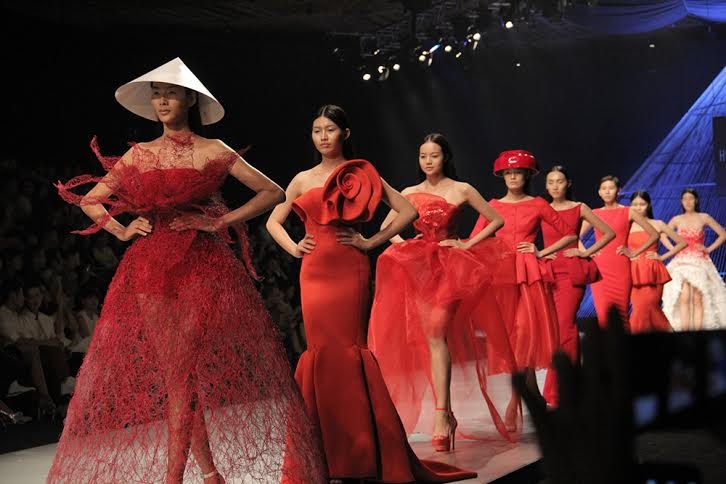 Ấn tượng của tuần lễ thời trang quốc tế Việt Nam - 1 17 show diễn