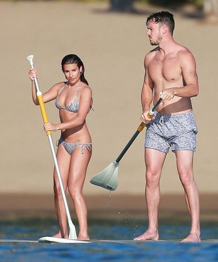 Nữ diễn viên phim Glee khoe thân hình săn chắc - 2 Lea Michele