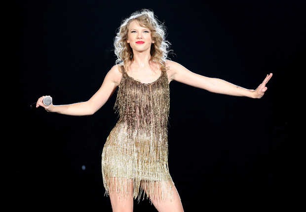 Taylor Swift và những chiếc váy lấp lánh như công chúa - 19 Vĩnh Ngọc