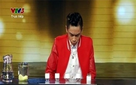 Nghi án Tấn Phát uống nhầm axít để tạo scandal - 1 Nghi án Tấn Phát uống nhầm axít để tạo scandal