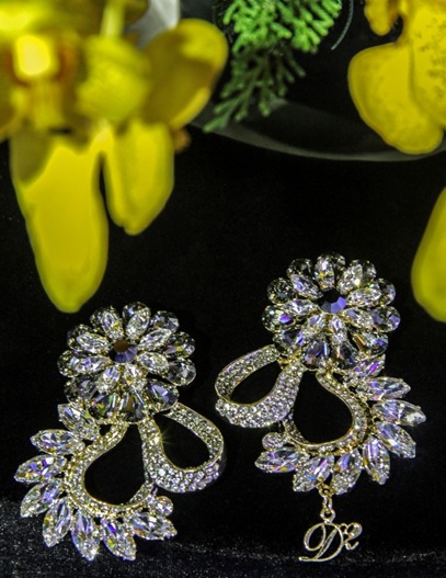 Những mẫu túi xách, giày và khăn choàng Philipp Plein