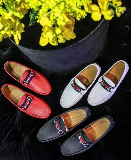 Những mẫu túi xách, giày và khăn choàng Philipp Plein