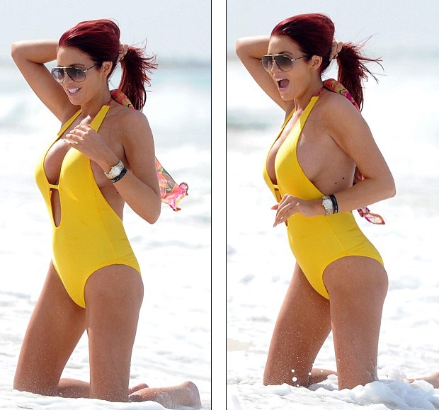 Người đẹp Anh khoe dáng trên biển - 10 Amy Childs