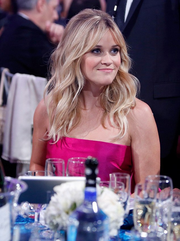 Minh tinh giành giải Oscar hạnh phúc hôn chồng trong bữa tiệc - 8 Reese Witherspoon