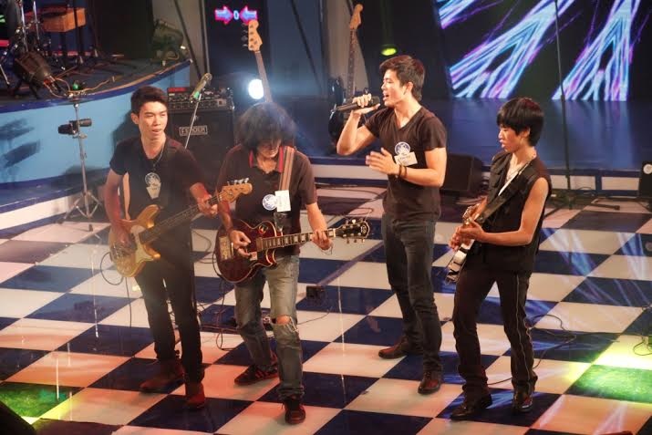 Nhạc sĩ Lê Quang hào hứng nhớ và kể lại kỷ niệm ngày ban nhạc của anh còn hoạt động