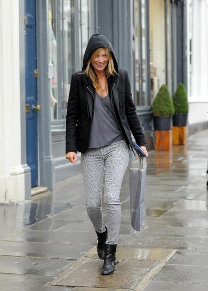 Mầu đen sành điệu của Kate Moss