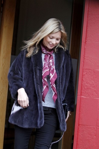 Mầu đen sành điệu của Kate Moss