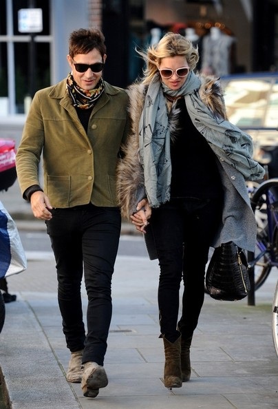 Mầu đen sành điệu của Kate Moss