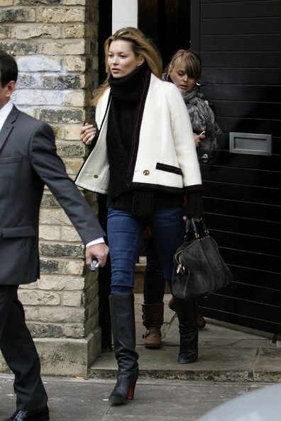 Mầu đen sành điệu của Kate Moss