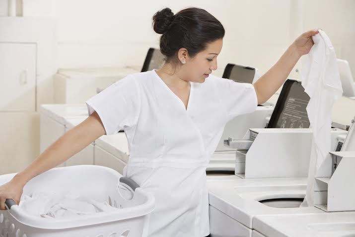 Làm thế nào để tăng tốc thời gian làm việc nhà - 2 Nước tẩy rửa diệt khuẩn đa năng Zonrox có hương thơm dịu nhẹ được chị em phụ nữ tin dùng