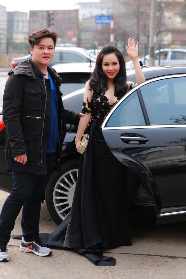 Trương Phương đi xe sang dự sự kiện - 2 Trương Phương rất đắt show những ngày gần đây