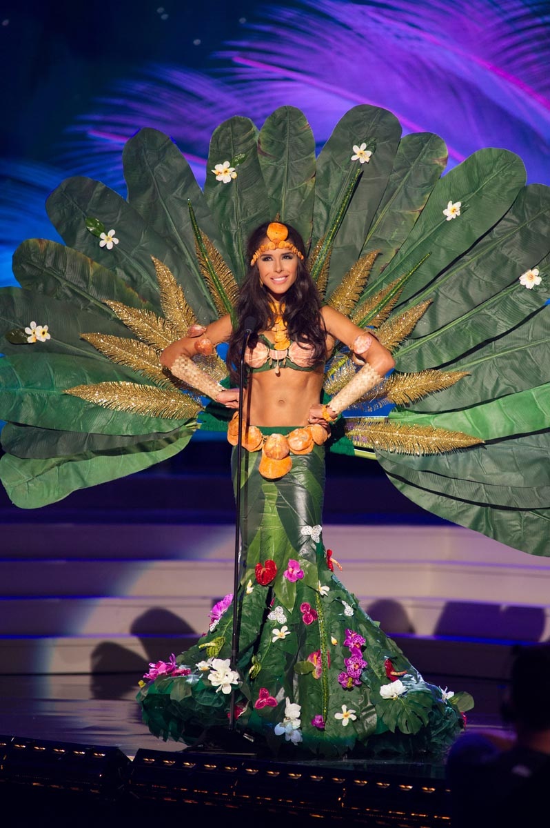Ngắm 5 bộ trang phục dân tộc đẹp nhất cuộc thi Hoa hậu hoàn vũ 2015 - 30 Guam