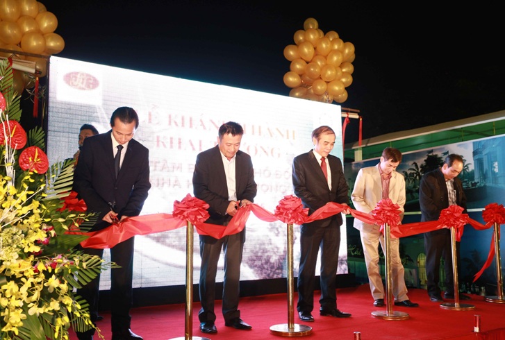 Hải sản Lã Vọng “Bán Đảo Hoàng Cầu” đẳng cấp, lung linh ra mắt khách hàng Hà Nội - 6 Các đại diện cắt băng Khánh thành