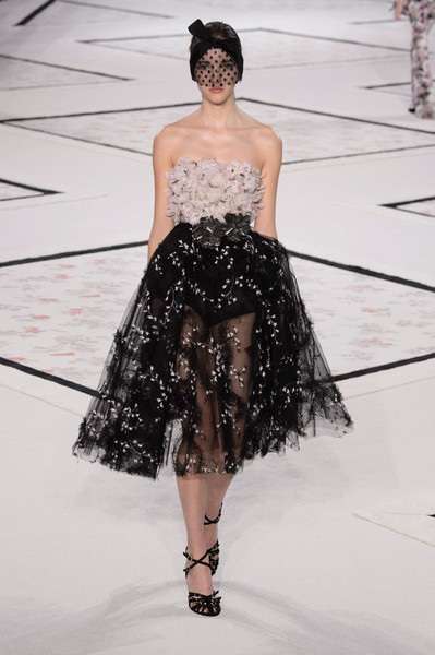 Những mẫu váy đẹp nhất tại tuần lễ thời trang cao cấp Paris - 17 Váy của Giambattista Valli