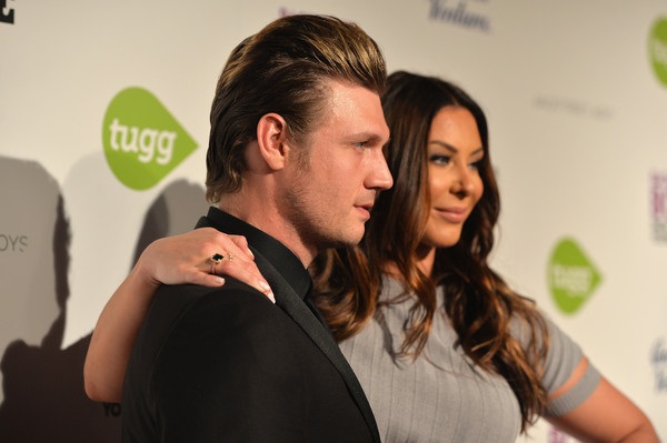 Nick Carter hạnh phúc hôn vợ khi dự sự kiện - 1 Vĩnh Ngọc