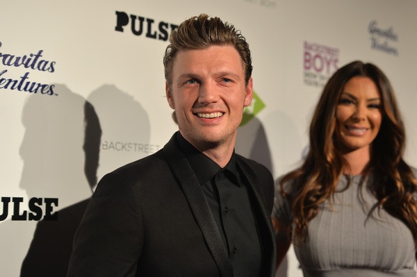 Nick Carter hạnh phúc hôn vợ khi dự sự kiện - 3 Vĩnh Ngọc
