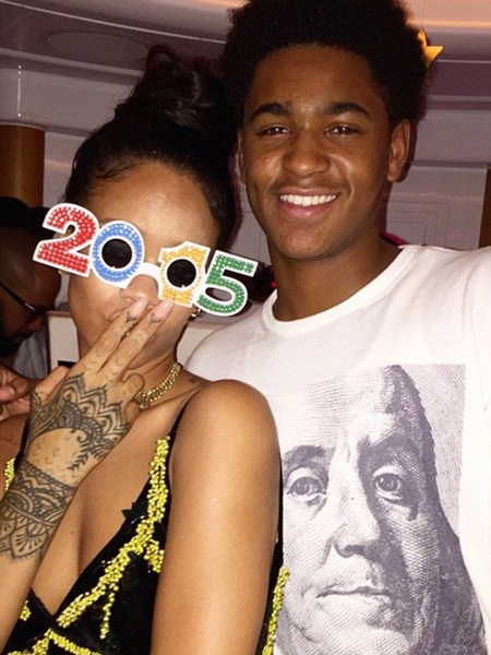 “Sao” quốc tế đón năm mới ở đâu? - 4 Cruising into 2015: Rihanna saw in the New Year in St Barts among her well-heeled pals