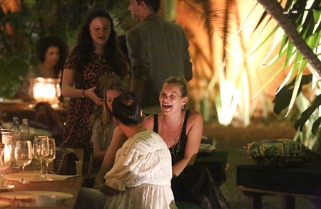 “Sao” quốc tế đón năm mới ở đâu? - 14 Fashion pack: Notorious party girl Kate Moss headed to Brazil for her New Year break
