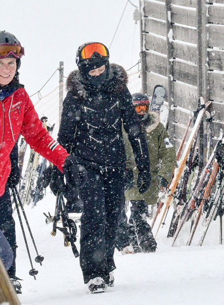 “Sao” quốc tế đón năm mới ở đâu? - 21 Vogue: Madonna opted to spend New Year with her family in Gstaad, Switzerland with her family