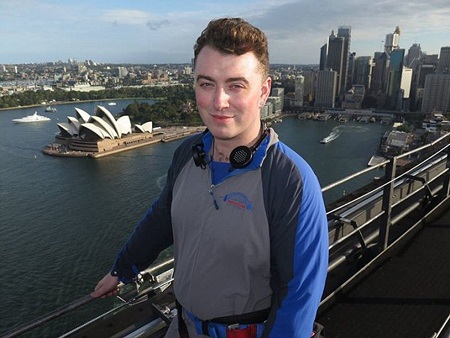 “Sao” quốc tế đón năm mới ở đâu? - 24 Stay with me: Sam Smith opted to be one of the first stars to see in 2015 by spending it in Sydney