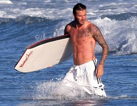 “Sao” quốc tế đón năm mới ở đâu? - 32 Surfing into the New Year: Rob Lowe was one of the active stars to opt for a Hawaiian 2015