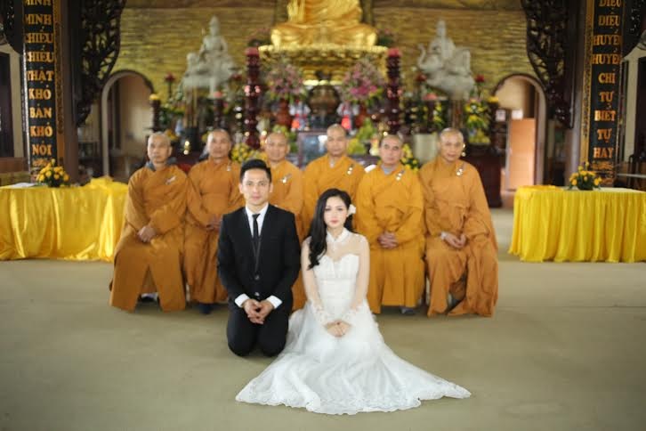 Tâm Tít rạng ngời bên chồng trong lễ Hằng thuận - 8 Vĩnh Ngọc