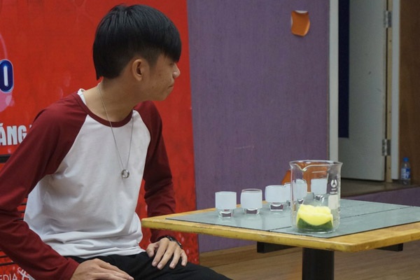 Nghi án Tấn Phát uống nhầm axít để tạo scandal - 3 Nghi án Tấn Phát uống nhầm axít để tạo scandal