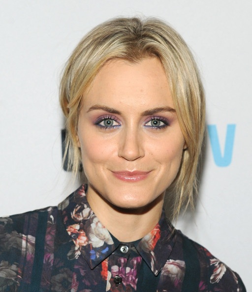 Những kiểu trang điểm hoàn hảo cho mùa lễ hội - 1 Taylor Schilling's Two-Toned Sparkle