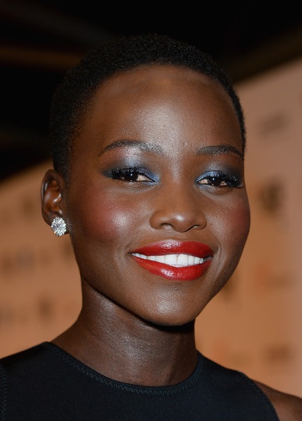 Những kiểu trang điểm hoàn hảo cho mùa lễ hội - 3 Lupita Nyong'o's Glazed Shimmer