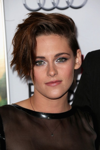 Những kiểu trang điểm hoàn hảo cho mùa lễ hội - 5 Kristen Stewart's Doe-Eyed Glow