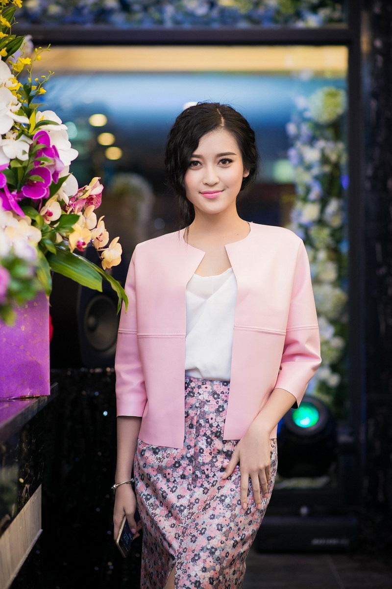Á hậu Tú Anh - Huyền My đọ sắc - 5 Cùng dự tiệc còn có á hậu Việt Nam 2014 Huyền My