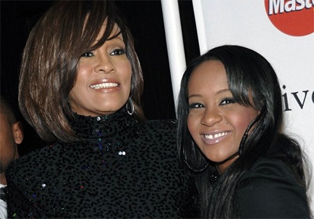 Con gái Whitney Houston chưa tỉnh lại - 1 Bobbi Kristina Brown và mẹ Whitney Houston