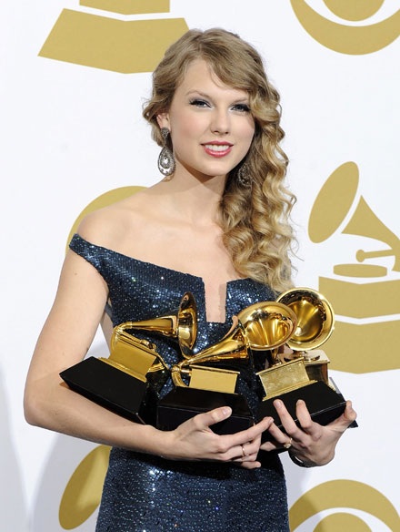 Những hình ảnh đẹp về “sao” tại các lễ trao giải Grammy - 2 Những hình ảnh đẹp về “sao” tại các lễ trao giải Grammy