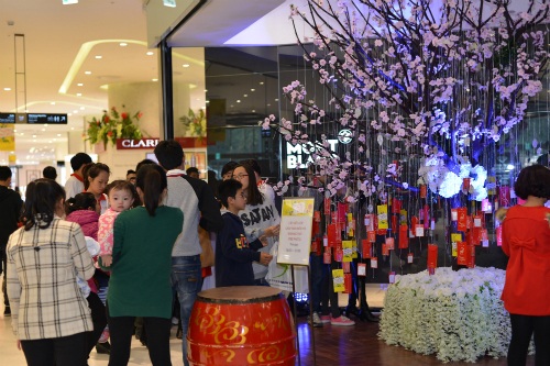 Không gian lãng mạn trong lễ tình nhân ở Hà Nội