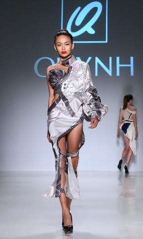 Em gái Cẩm Ly dự show Quỳnh Paris ở New York - 8 Vợ chồng nam diễn viên Anthony Aquilino cũng là những khách mời quan trọng của show.