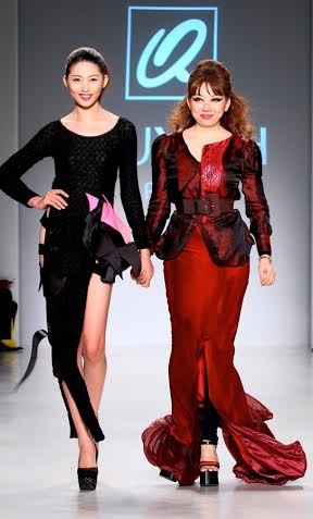 Em gái Cẩm Ly dự show Quỳnh Paris ở New York - 9 Vợ chồng nam diễn viên Anthony Aquilino cũng là những khách mời quan trọng của show.