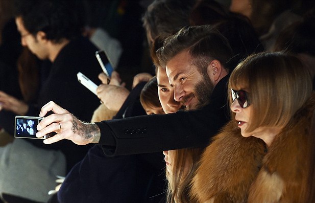 Gia đình tới cổ vũ Victoria Beckham ra mắt BST mới - 10 Brooklyn Beckham