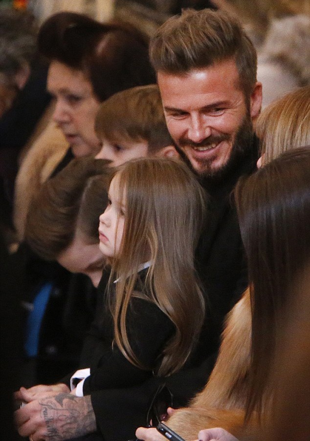 Gia đình tới cổ vũ Victoria Beckham ra mắt BST mới - 12 Brooklyn Beckham