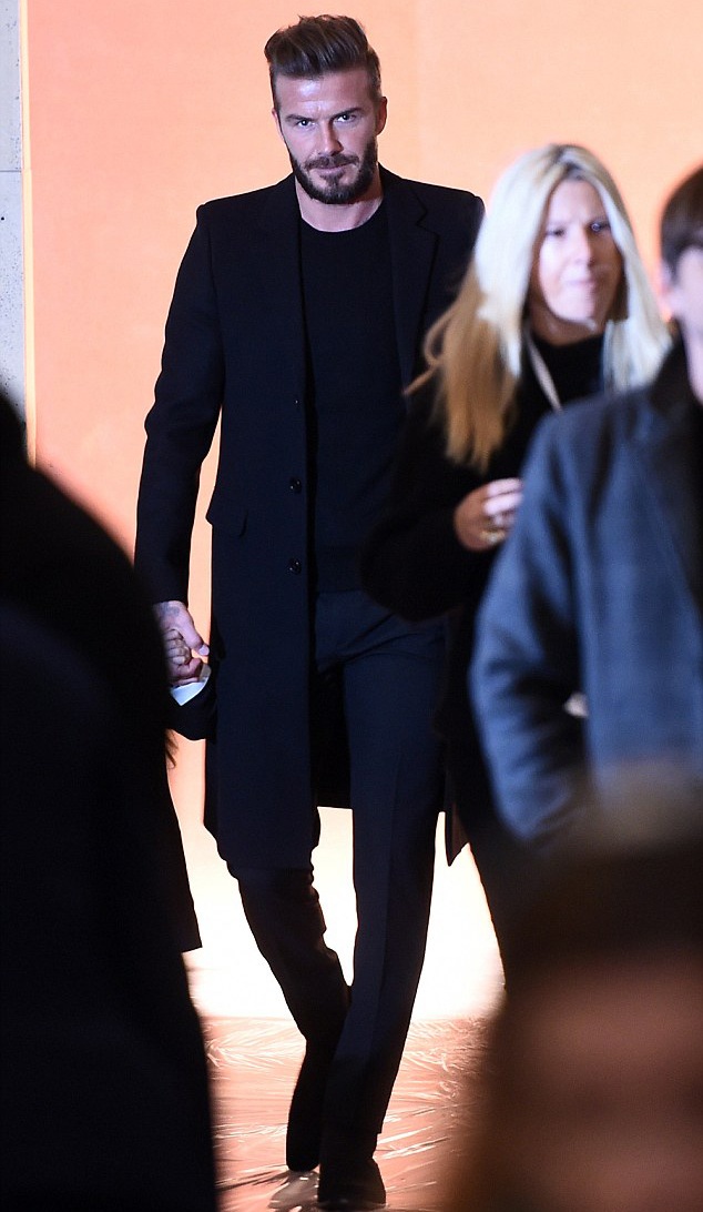 Gia đình tới cổ vũ Victoria Beckham ra mắt BST mới - 24 Brooklyn Beckham