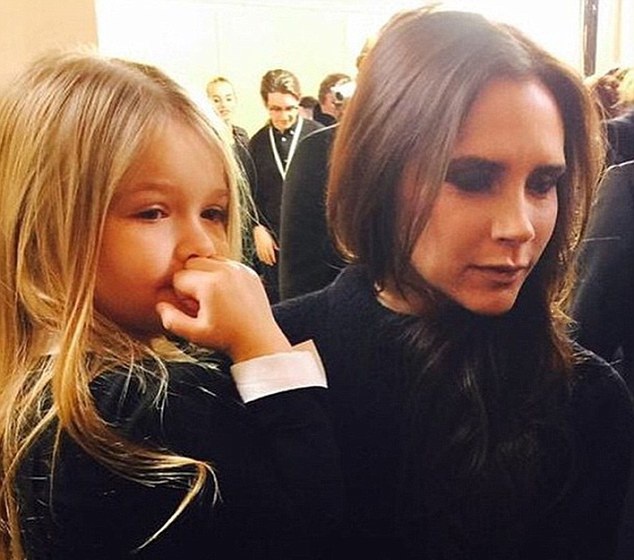 Gia đình tới cổ vũ Victoria Beckham ra mắt BST mới - 27 Brooklyn Beckham
