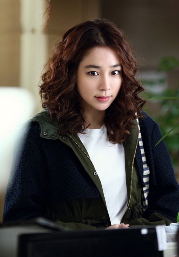 Lee Min Jung giở “thủ đoạn” với chồng cũ - 1 Cô vợ “xảo quyệt” Ae Ra đã tạo nên dấu ấn mới cho Lee Min Jung trong sự nghiệp diễn xuất